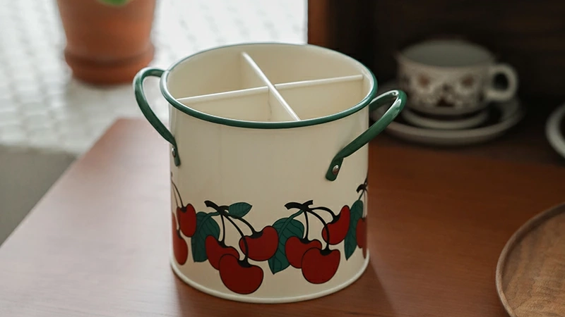 IwaiLoft 『チェリー柄 箸立て』|アンティーク調でおしゃれなキッチン収納