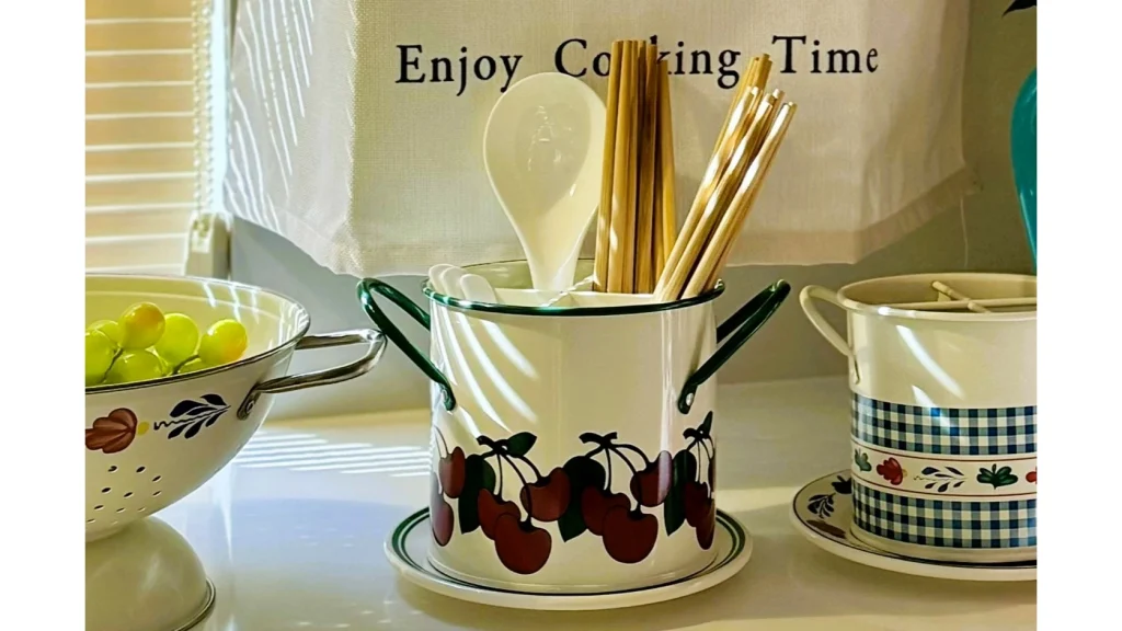 IwaiLoft 『チェリー柄 箸立て』|アンティーク調でおしゃれなキッチン収納