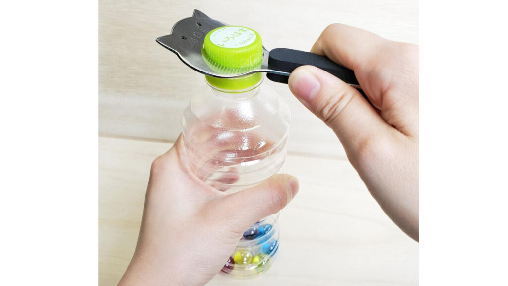 ペットボトルが楽に開く|かわいいペットボトルオープナー『totte』