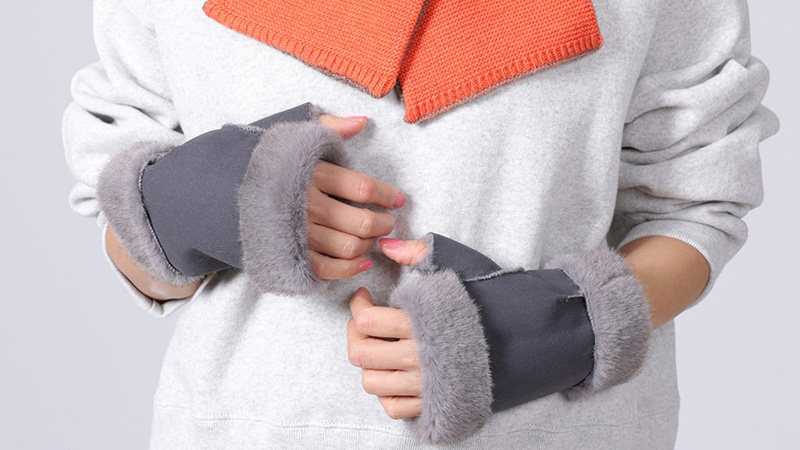 フェイクムートン×ミンクファーのハンドウォーマー|上品で暖かい冬小物