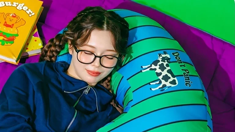 Yogibo Mega Moon Pillow Don’t Panic｜韓国発wiggle wiggleコラボの限定ピロー