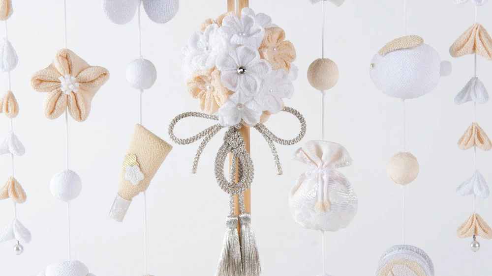 つるし雛 HAKI（ハキ）香音｜白粋シリーズの上品な吊るし飾りで初節句を華やかに