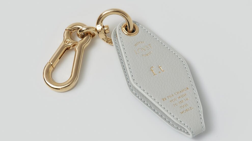 【Apple Room Key】刻印でホテルルームキー風に|名入れできるおしゃれキーホルダー