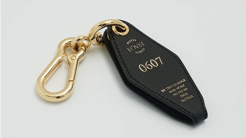【Apple Room Key】刻印でホテルルームキー風に|名入れできるおしゃれキーホルダー