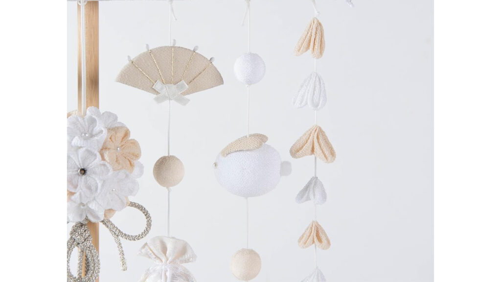 つるし雛 HAKI(ハキ)香音|白粋シリーズの上品な吊るし飾りで初節句を華やかに