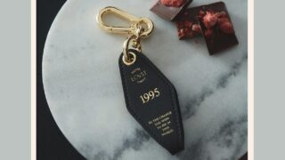 【Apple Room Key】刻印でホテルルームキー風に｜名入れできるおしゃれキーホルダー