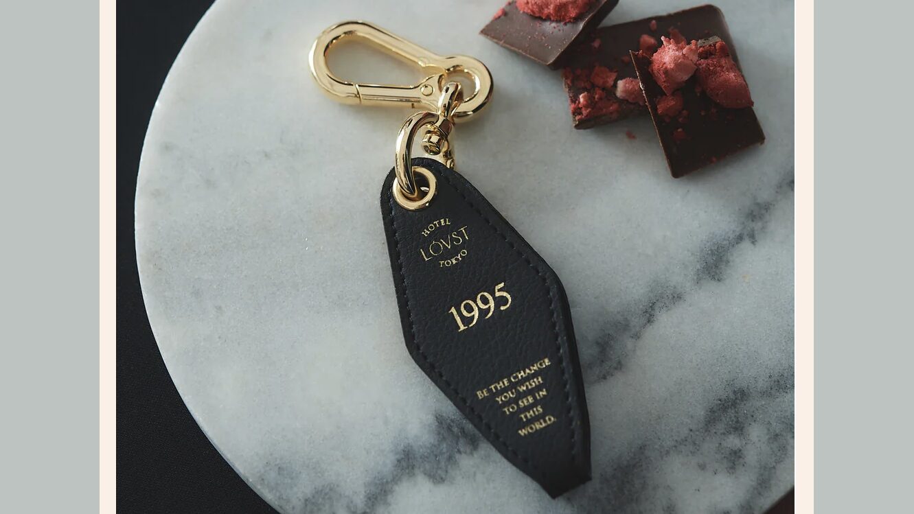 【Apple Room Key】刻印でホテルルームキー風に｜名入れできるおしゃれキーホルダー
