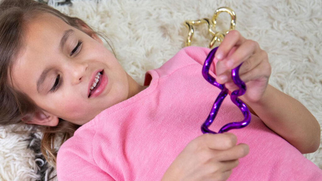 集中力アップ＆気分転換に｜世界中で愛されるくねくねタングル