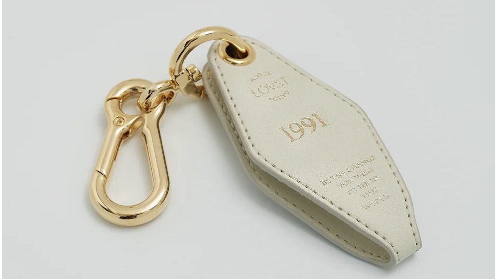 【Apple Room Key】刻印でホテルルームキー風に|名入れできるおしゃれキーホルダー