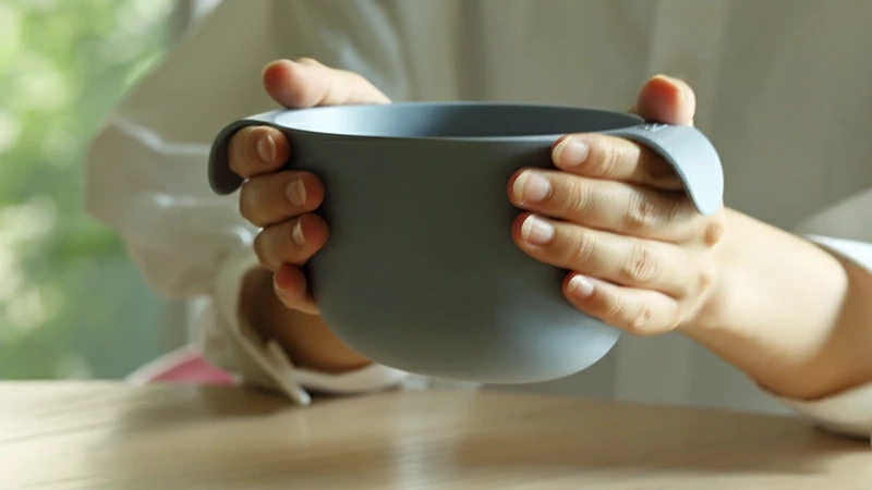 食べやすさにこだわった器｜ideaco UDボウルで安心の食卓を