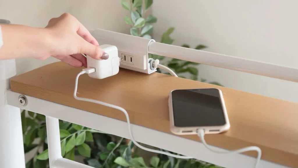 一人暮らしに最適！空間を有効活用できるモダンロフトシングルベッド