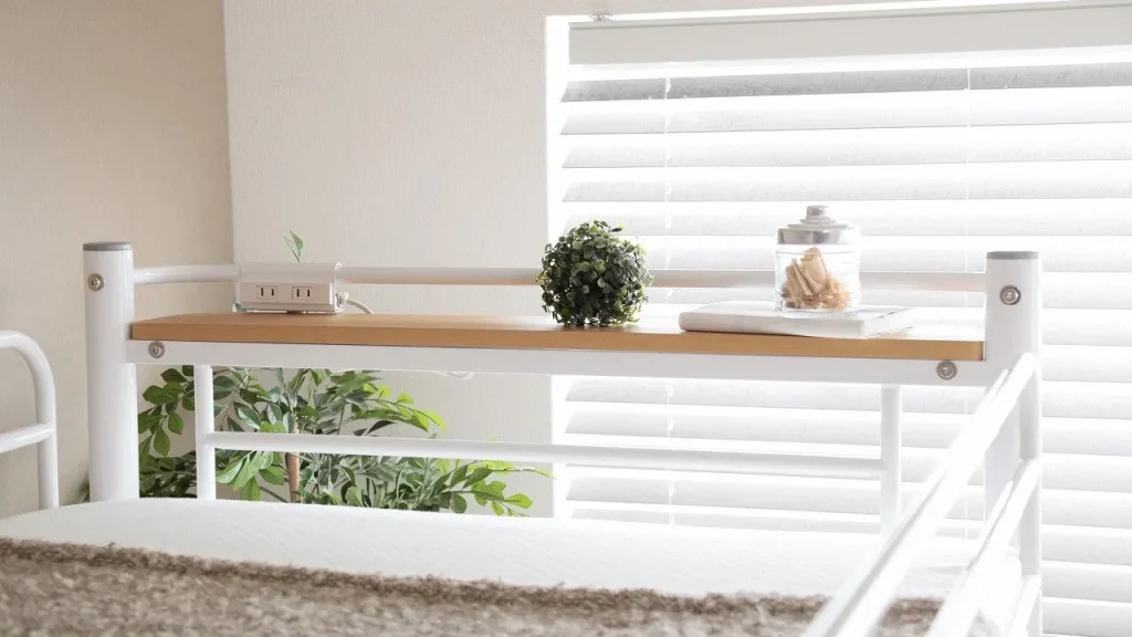 一人暮らしに最適！空間を有効活用できるモダンロフトシングルベッド