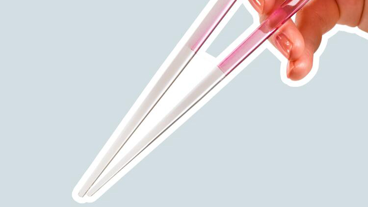 食卓が明るくなる♪ガラスのような「とうめいハシ」の魅力