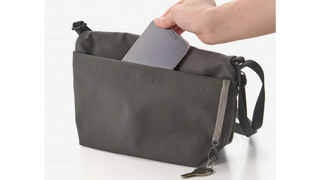撥水ショルダーバッグ「N撥水ボートショルダー」軽量&収納力が魅力