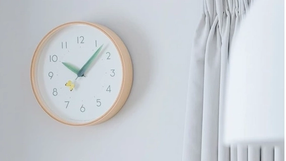 Lemnos「とまりの木の時計」口コミ|1時間に一度、昆虫が休む物語のある掛け時計