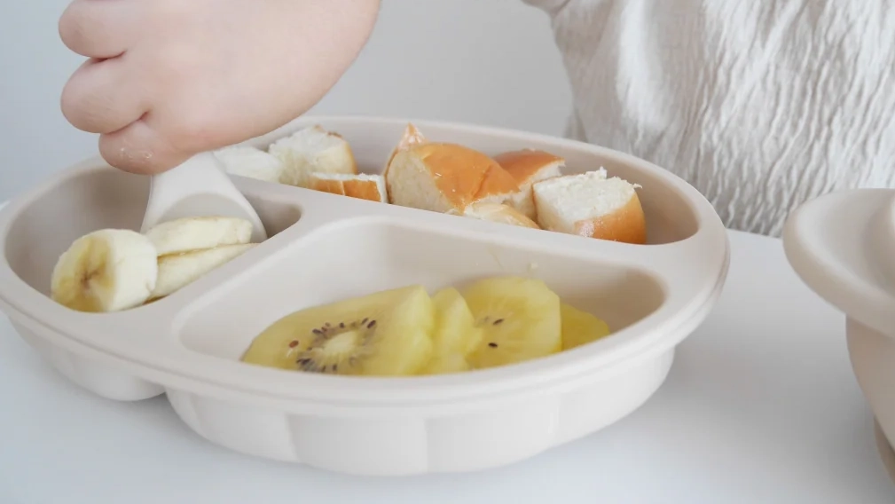 Berpy「パンプキンプレート」｜ひっくり返らない吸盤付きベビー食器で離乳食を楽しく