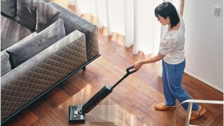 掃除がラクすぎる！水拭きもできる掃除機「AquaX Plus」