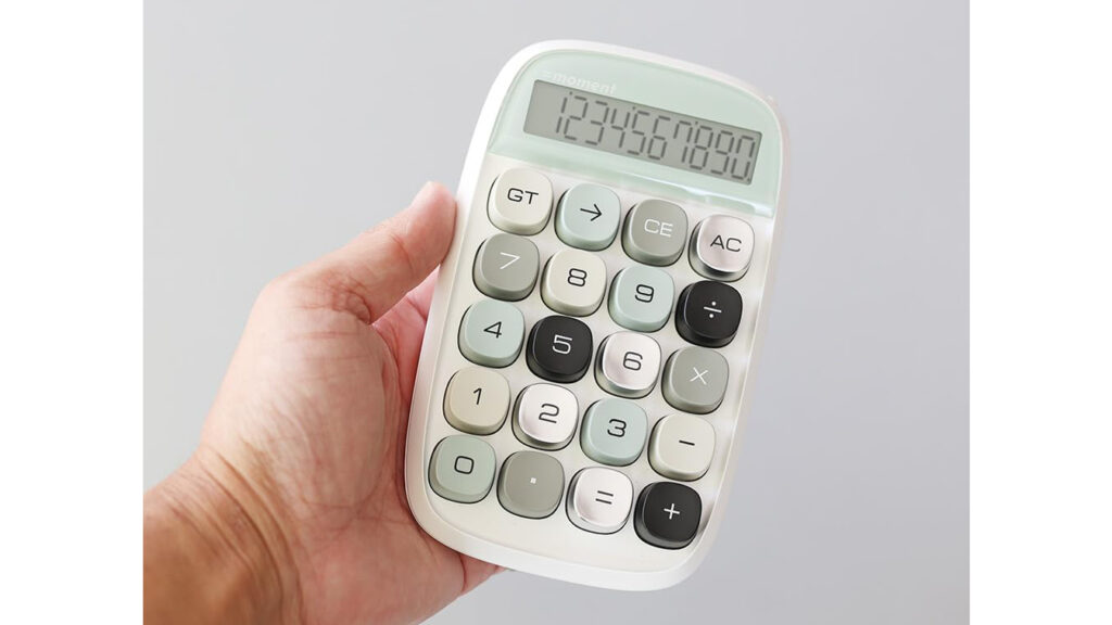 =MOMENT 電卓|ぽこぽこ押し心地がクセになるレトロ可愛い計算機