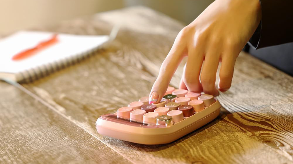 =MOMENT 電卓|ぽこぽこ押し心地がクセになるレトロ可愛い計算機