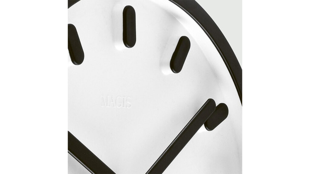 まるで「時計アイコン」？世界的デザイナーが作った不思議な壁掛け時計