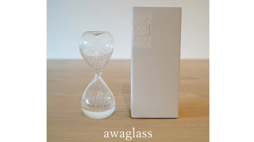 眺めるだけで心が落ち着く。“泡時計”という新しい時間の楽しみ方