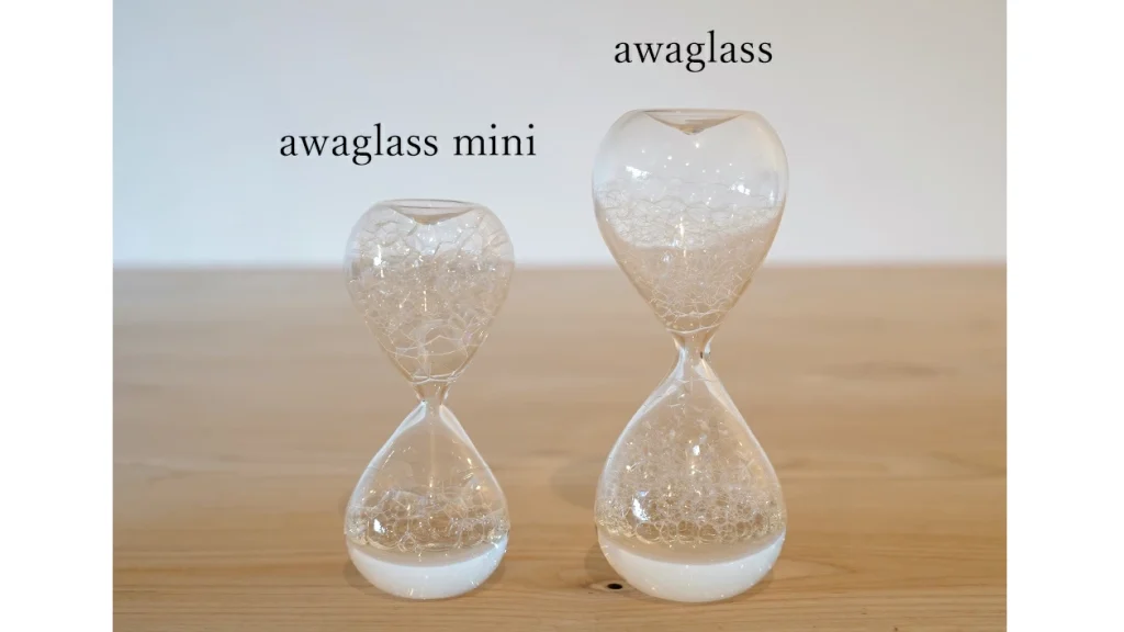 眺めるだけで心が落ち着く。“泡時計”という新しい時間の楽しみ方