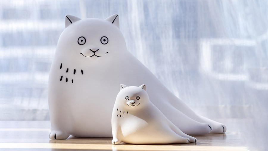 白い猫のランプ型アートトイ「THE BIG WHITE CAT WITH LAMP」｜Vapour Park &times; 黒山キャシーラム