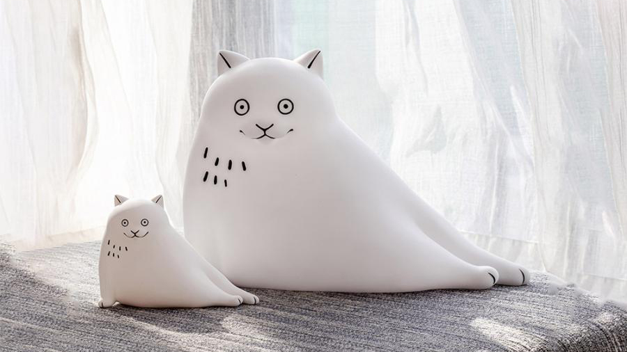 白い猫のランプ型アートトイ「THE BIG WHITE CAT WITH LAMP」｜Vapour Park &times; 黒山キャシーラム