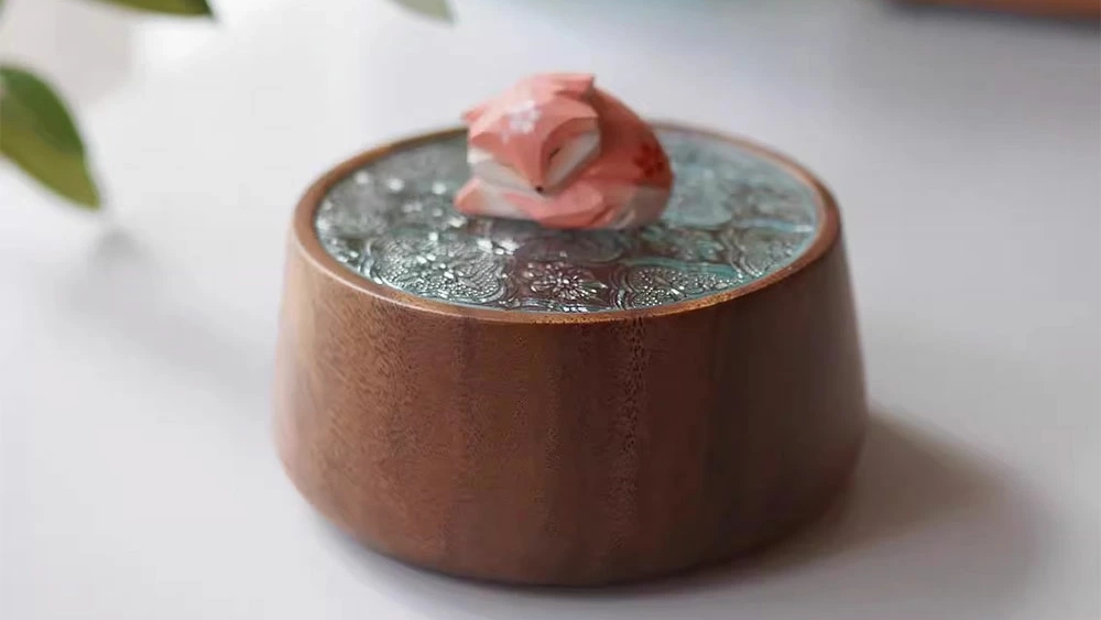 可愛すぎる収納ケース。胡桃木&times;ガラスの癒しデザイン