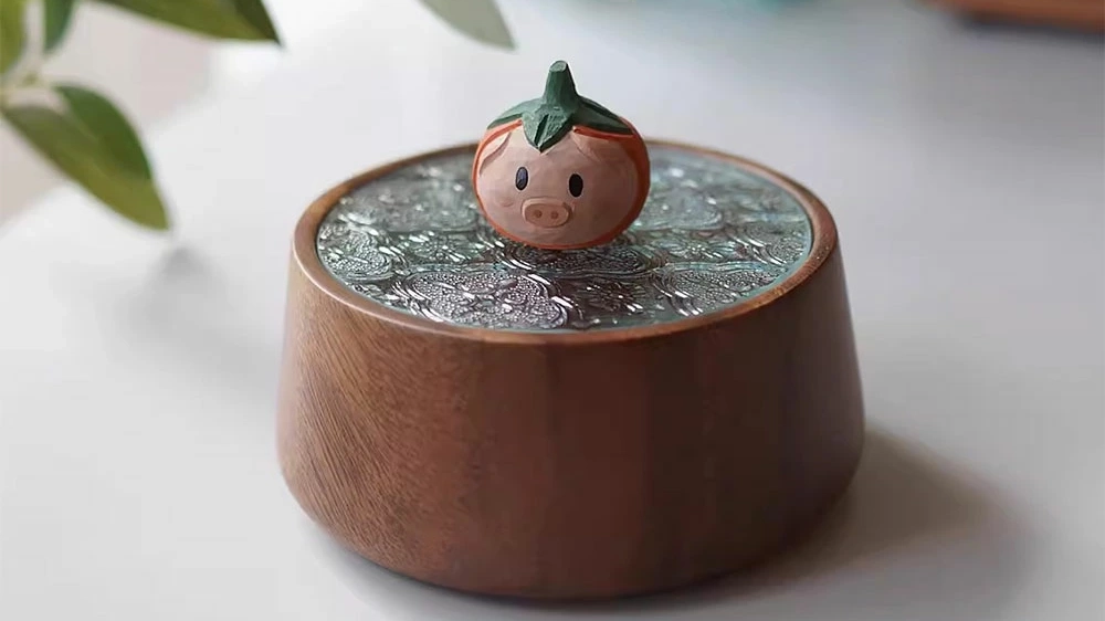 可愛すぎる収納ケース。胡桃木&times;ガラスの癒しデザイン