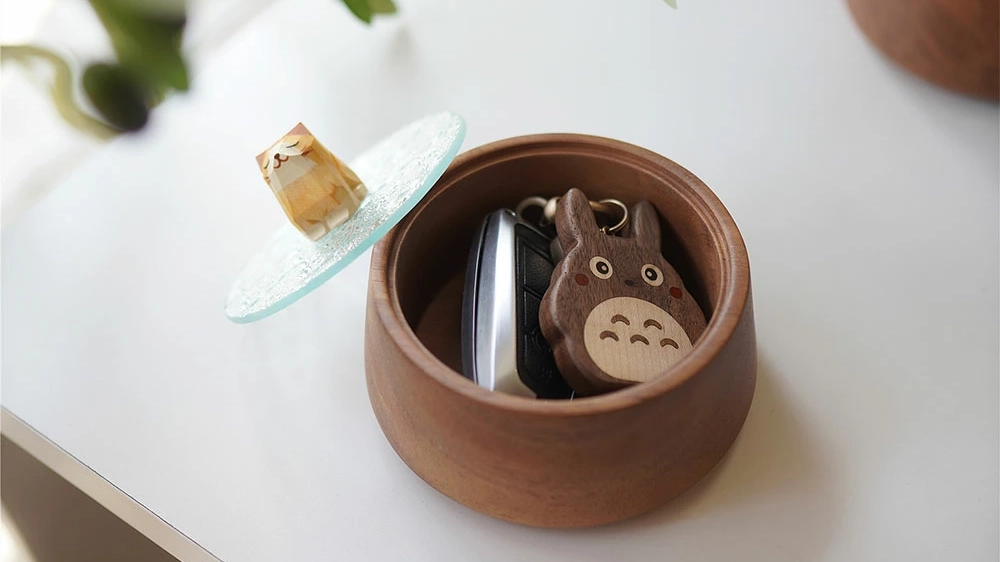可愛すぎる収納ケース。胡桃木&times;ガラスの癒しデザイン