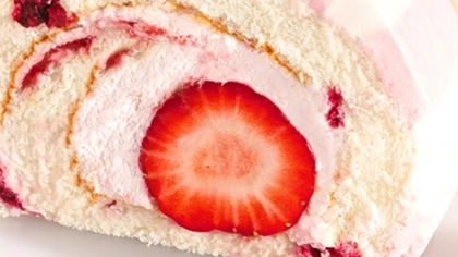 とろける苺スイーツ。銀座千疋屋のロールケーキが贅沢すぎる