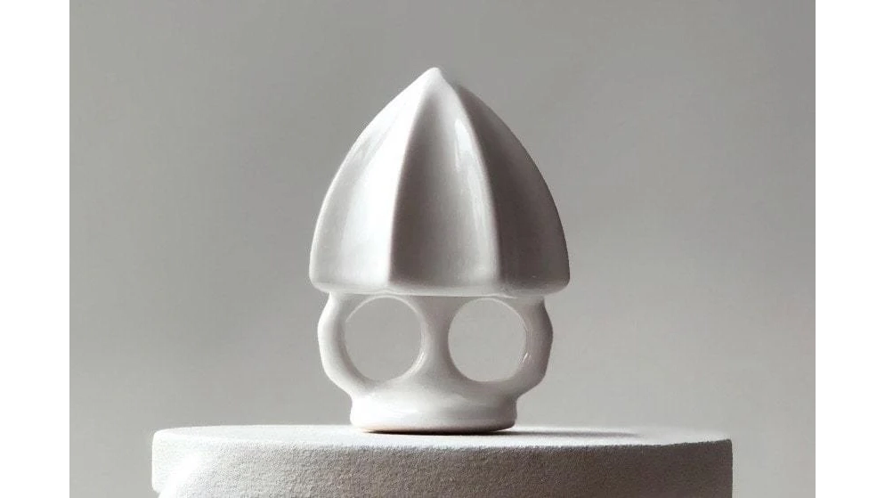 指輪でレモンを搾る?話題の「Ring Juicer」が面白すぎる