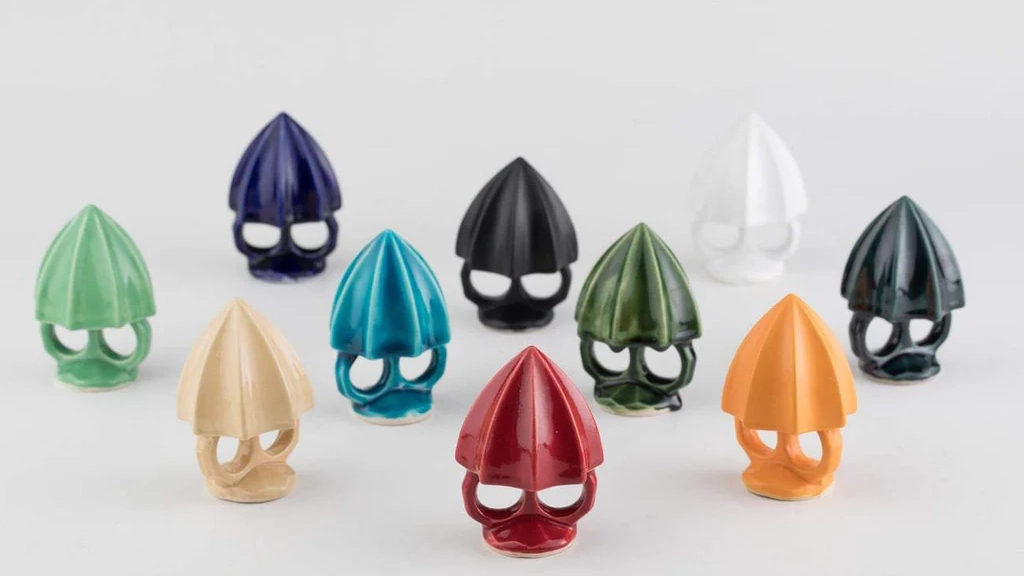 指輪でレモンを搾る?話題の「Ring Juicer」が面白すぎる