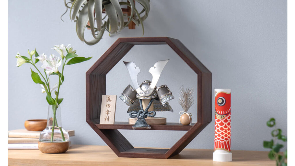 コンパクトで可愛い五月人形に。「鯉行燈」が映える理由