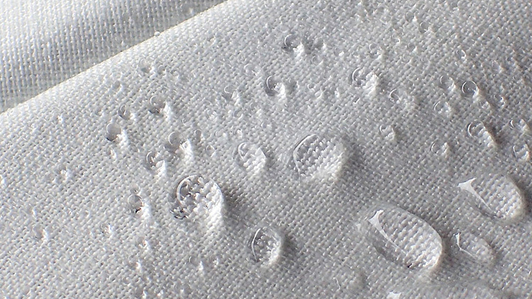 真夏の外出を快適に。KEYUCA『遮光遮熱プレミアム折畳傘』