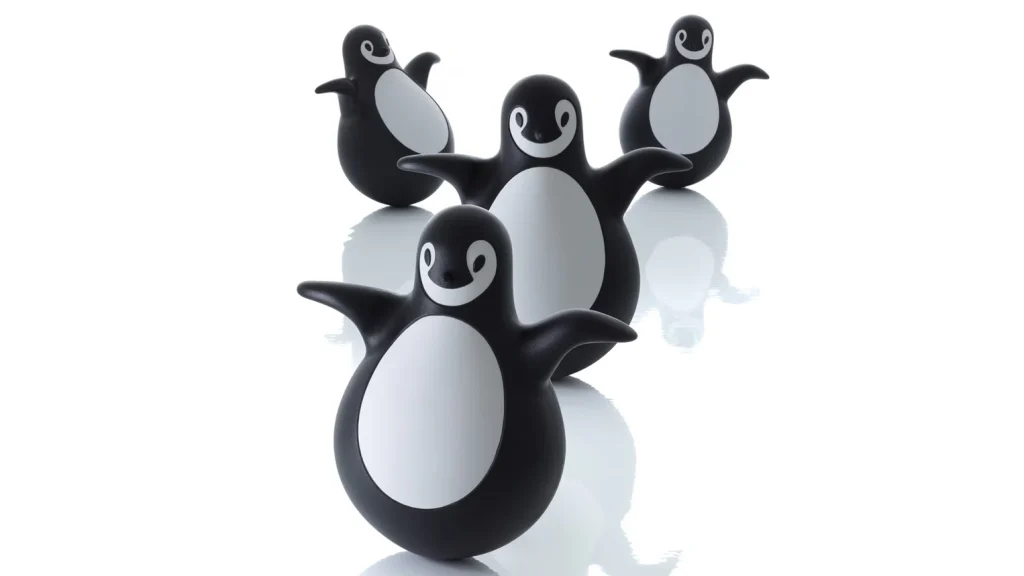 ペンギン型のおきあがりこぼし『Pingy』｜遊び心あふれる北欧デザインのインテリアオブジェ