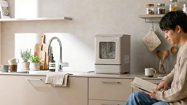 シンク横に置ける食洗機｜ラクアmini colorで家事をもっとラクに