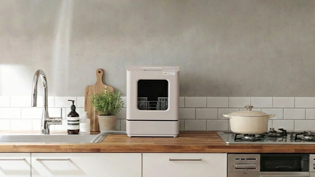 シンク横に置ける食洗機｜ラクアmini colorで家事をもっとラクに