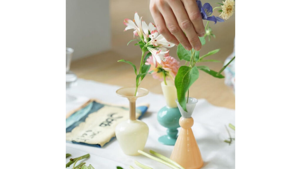 置くだけで空間が変わる。amabro「ツートン フラワーベース」