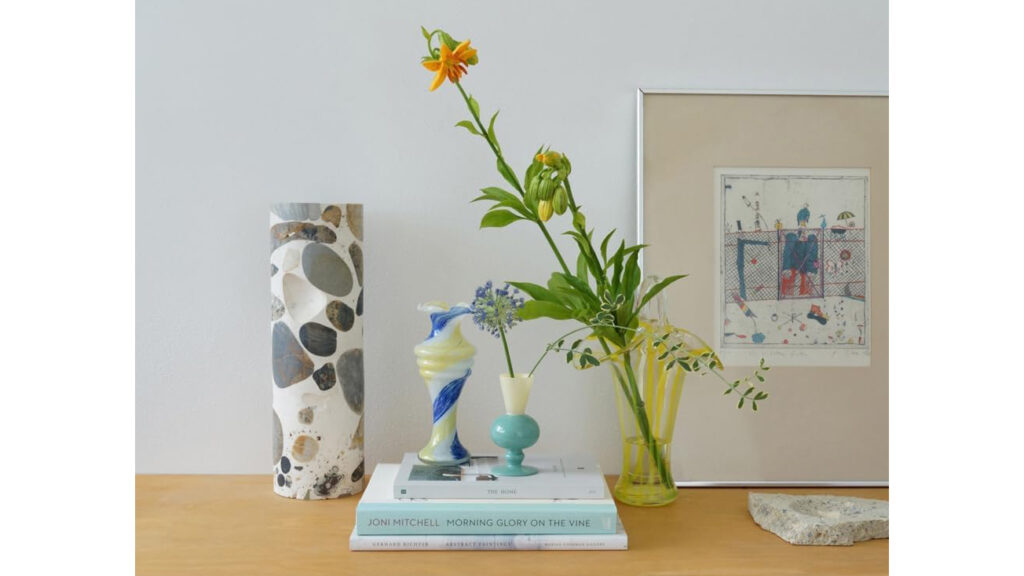 置くだけで空間が変わる。amabro「ツートン フラワーベース」