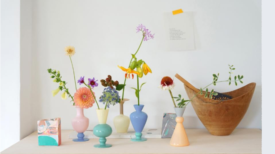 置くだけで空間が変わる。amabro「ツートン フラワーベース」