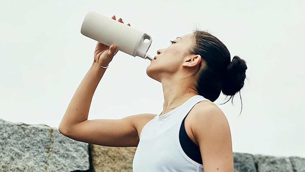 スポーツにも日常にも 片手で飲める快適さ｜保冷力抜群のKINTOタンブラー