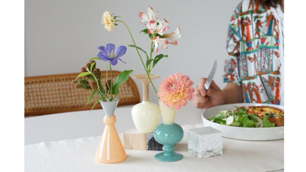 置くだけで空間が変わる。amabro「ツートン フラワーベース」