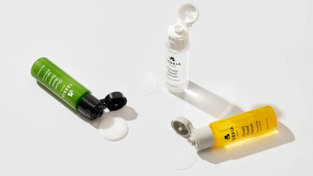 ベタつかない新感覚ハンドケア|温泉水で潤うハンドセラムとは