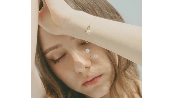 華奢で上品「パールブレスレットb30」｜日常にも特別な日にも使える一本