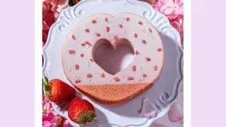 春ギフトにぴったり。幸せを重ねる苺バウムクーヘン