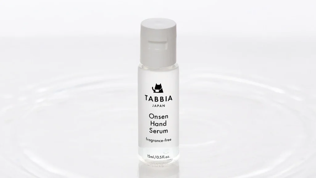 ベタつかない新感覚ハンドケア|温泉水で潤うハンドセラムとは