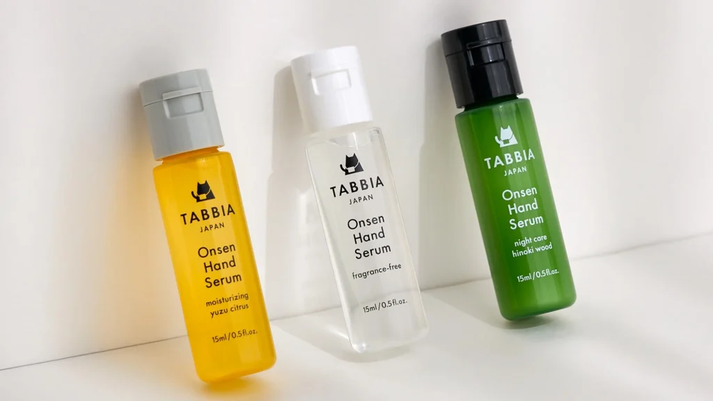 ベタつかない新感覚ハンドケア|温泉水で潤うハンドセラムとは