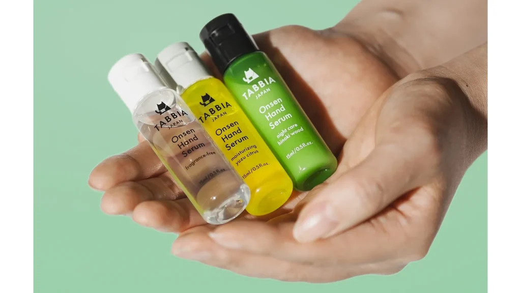 ベタつかない新感覚ハンドケア|温泉水で潤うハンドセラムとは